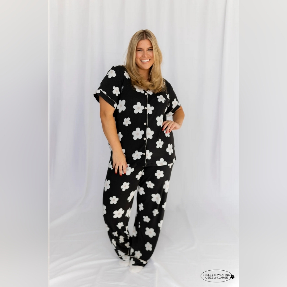 Black Daisy Ribbed Pajama Set